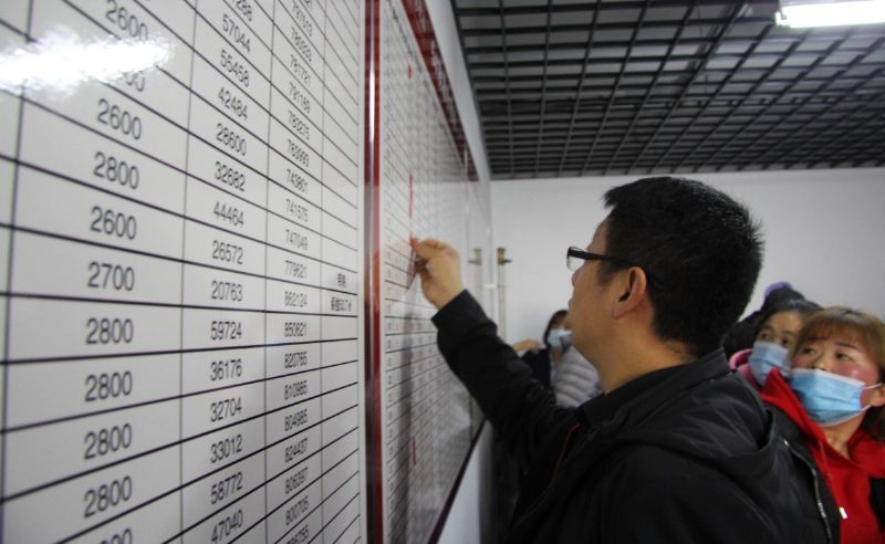 人山人海，瘋狂搶購(gòu)丨直擊龍港·育德園開盤火爆現(xiàn)場(chǎng)！